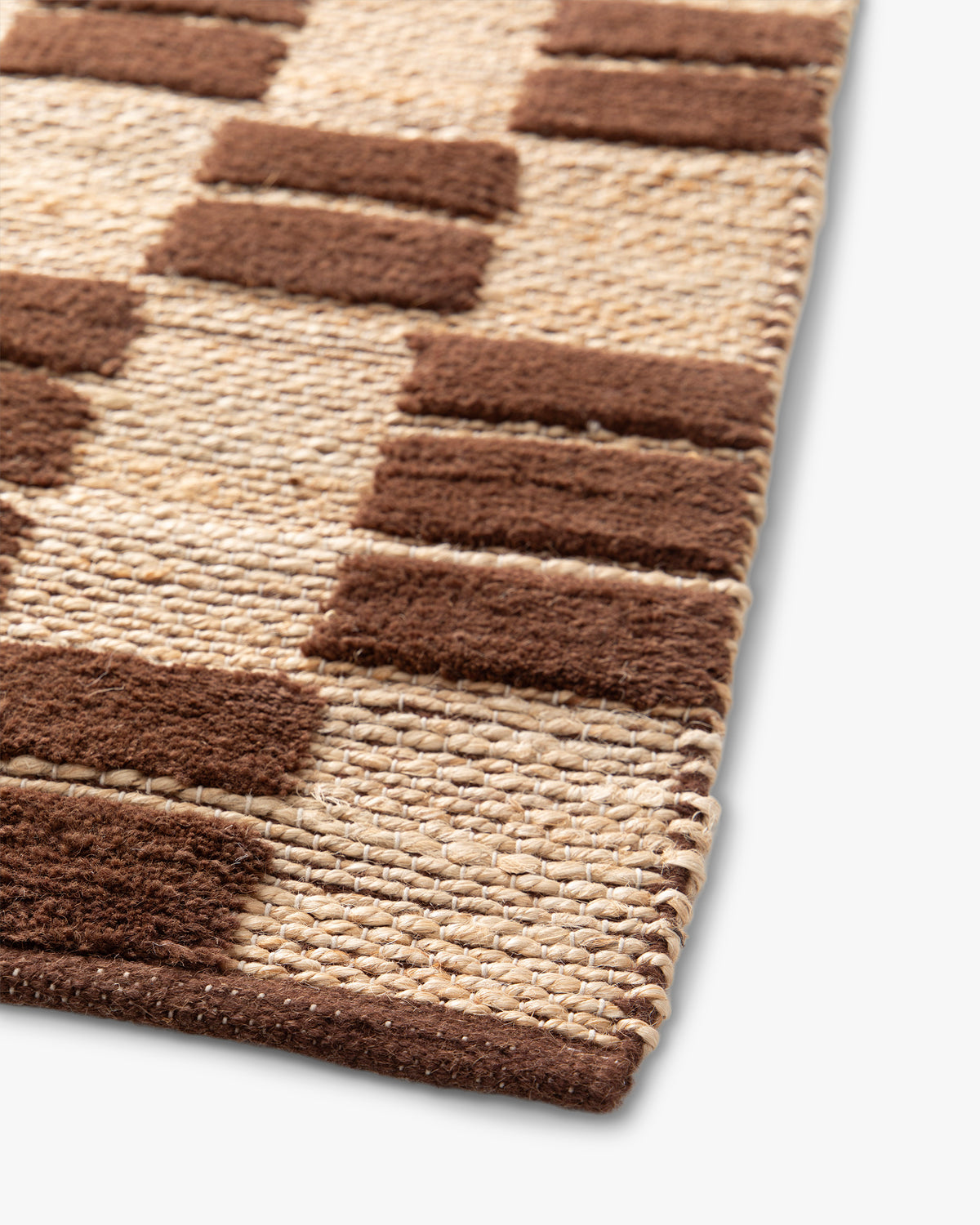 gros plan sur le tressage du jute naturel et la bordure d'un tapis de salon Saxton